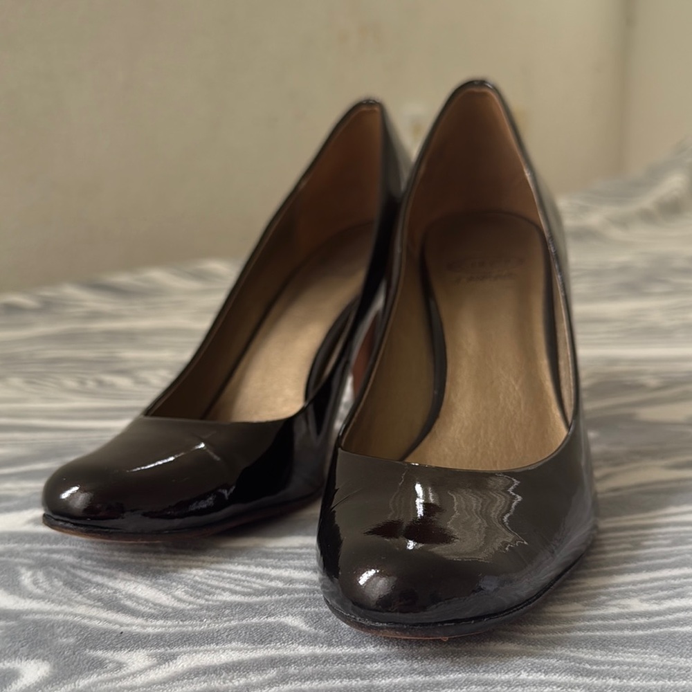 Black High Heel Shoes with Pointed Toe and Glossy Finish